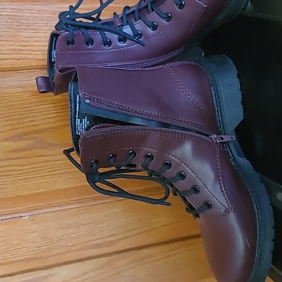 TIME TRU Women Combat Boot, size 8.5, Burgundy - Picture 5 of 8